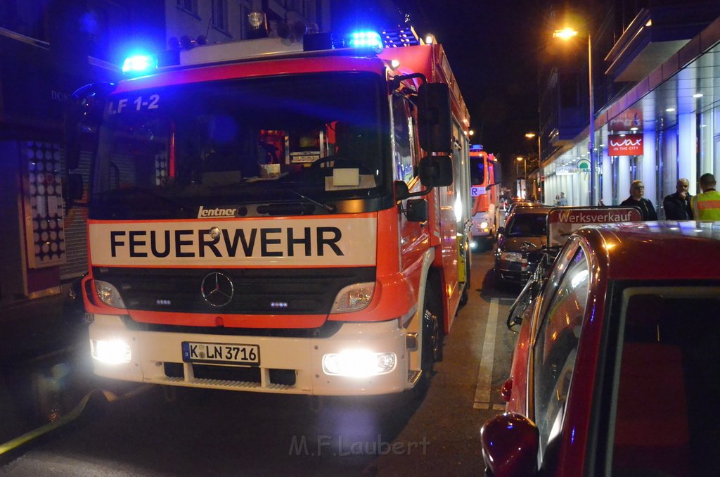 Feuer 2 Y Koeln Altstadt Nord Friesenwall P1270.JPG - Miklos Laubert